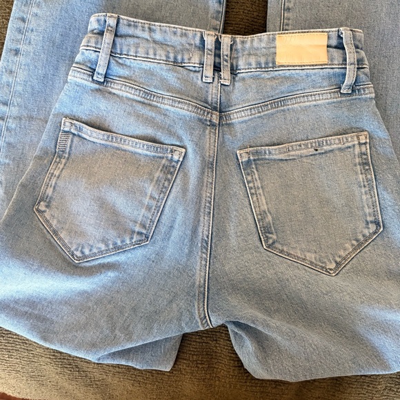 PAIGE Anessa High-rise Wide-Leg Cropped Jeans - Picture 5 of 9